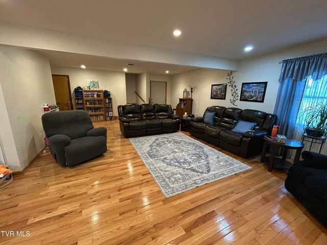 131 Southwest Beverly Avenue, Wise, VA 24293