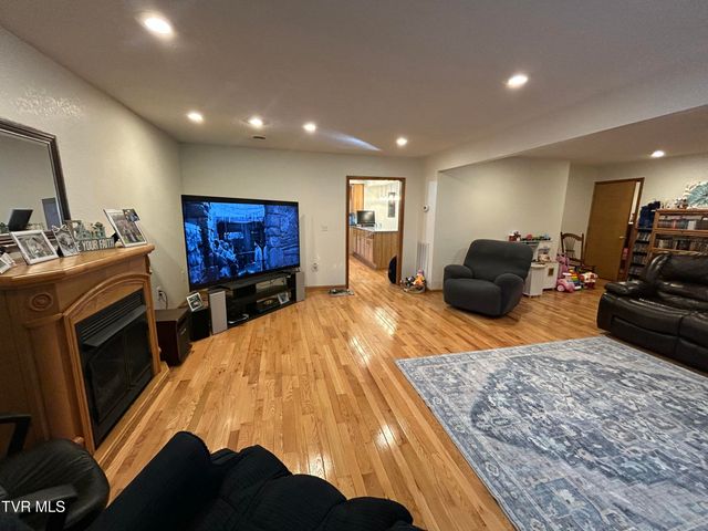 131 Southwest Beverly Avenue, Wise, VA 24293