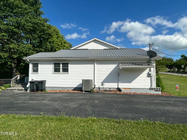 131 Southwest Beverly Avenue, Wise, VA 24293