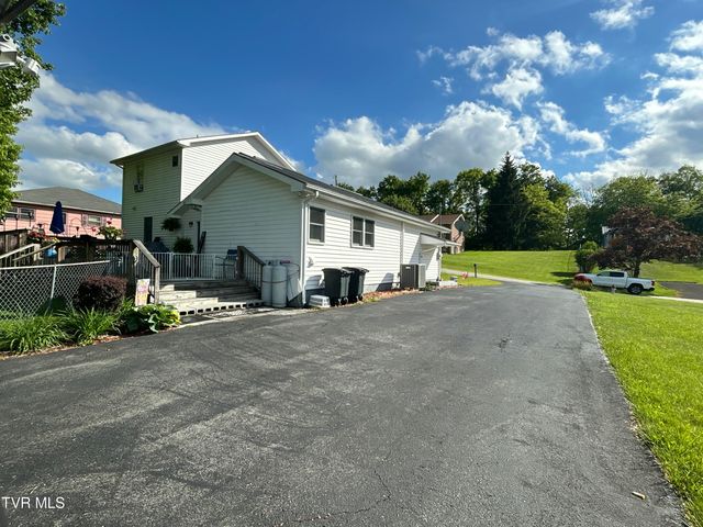 131 Southwest Beverly Avenue, Wise, VA 24293