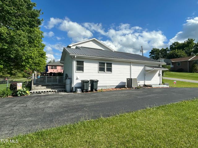131 Southwest Beverly Avenue, Wise, VA 24293