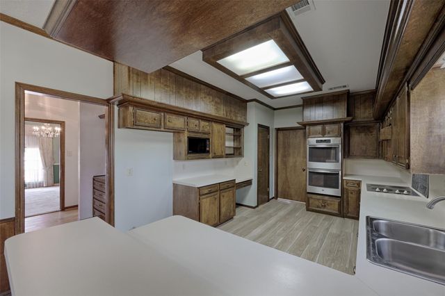 108 Rolling Hills Drive, Conroe, TX 77304