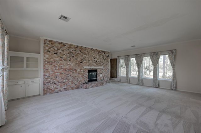 108 Rolling Hills Drive, Conroe, TX 77304