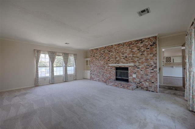 108 Rolling Hills Drive, Conroe, TX 77304