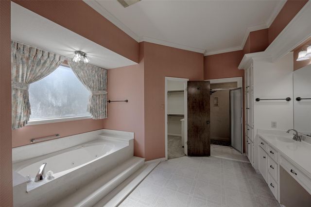 108 Rolling Hills Drive, Conroe, TX 77304