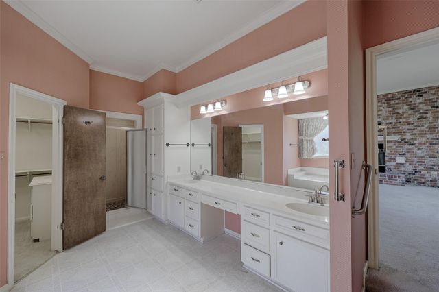 108 Rolling Hills Drive, Conroe, TX 77304