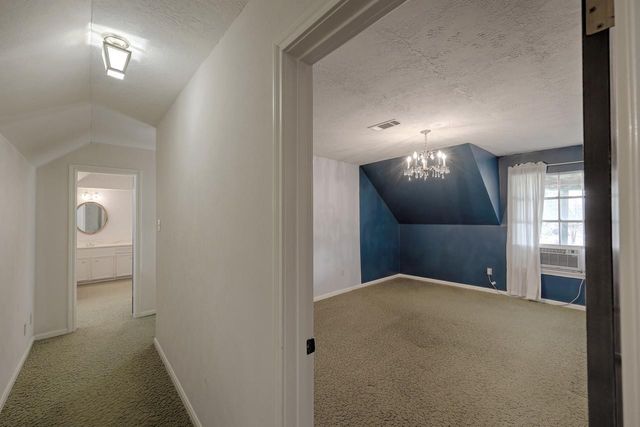 108 Rolling Hills Drive, Conroe, TX 77304