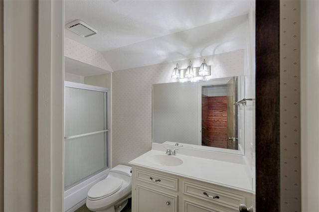 108 Rolling Hills Drive, Conroe, TX 77304