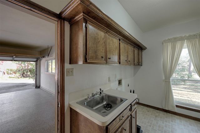 108 Rolling Hills Drive, Conroe, TX 77304