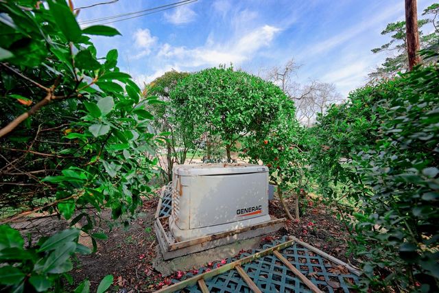 108 Rolling Hills Drive, Conroe, TX 77304