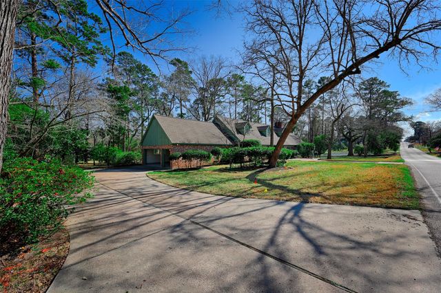 108 Rolling Hills Drive, Conroe, TX 77304