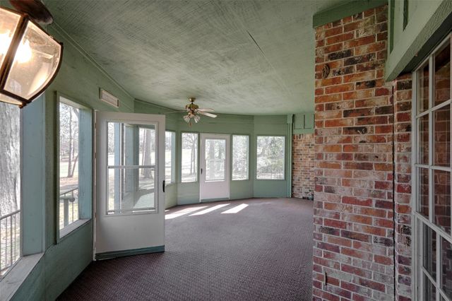 108 Rolling Hills Drive, Conroe, TX 77304