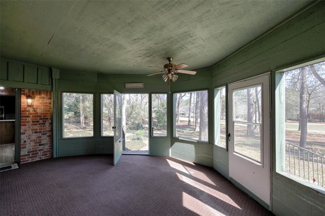 108 Rolling Hills Drive, Conroe, TX 77304