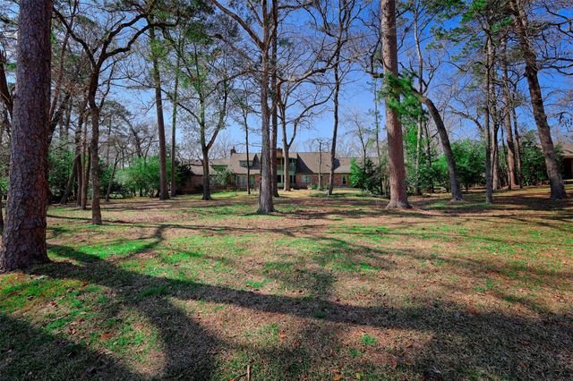 108 Rolling Hills Drive, Conroe, TX 77304