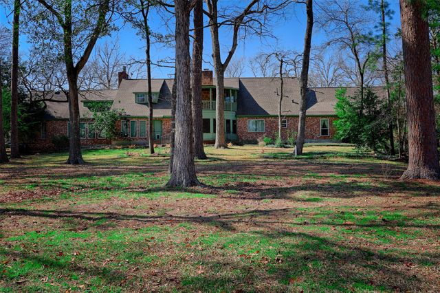 108 Rolling Hills Drive, Conroe, TX 77304