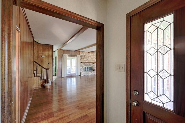 108 Rolling Hills Drive, Conroe, TX 77304