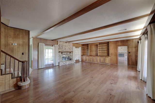 108 Rolling Hills Drive, Conroe, TX 77304