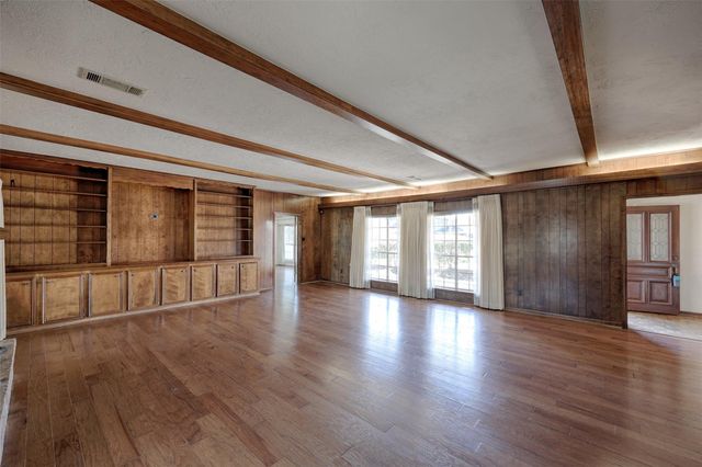 108 Rolling Hills Drive, Conroe, TX 77304