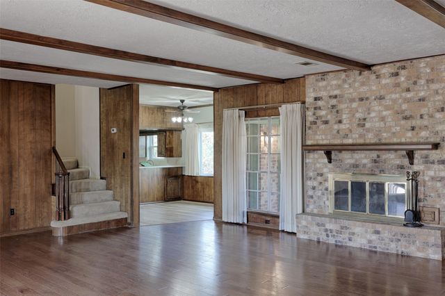 108 Rolling Hills Drive, Conroe, TX 77304