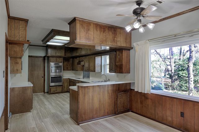 108 Rolling Hills Drive, Conroe, TX 77304