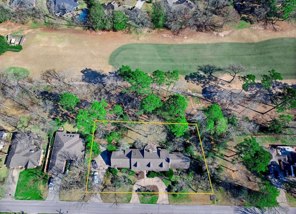 108 Rolling Hills Drive, Conroe, TX 77304