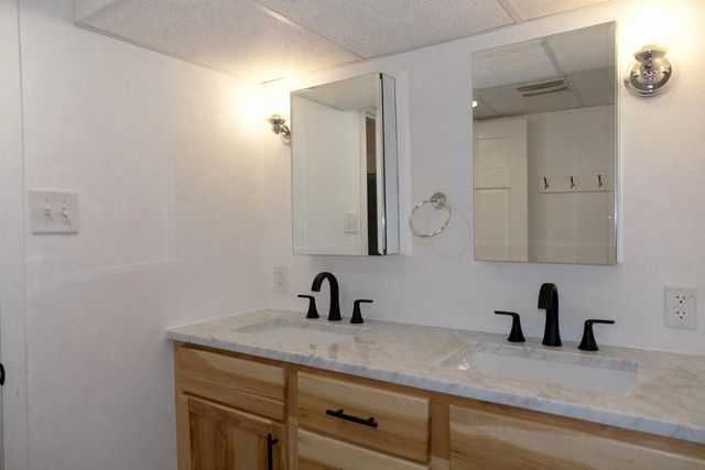 804 Beacon St SW, Minot, ND 58701