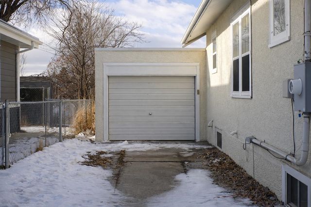 804 Beacon St SW, Minot, ND 58701