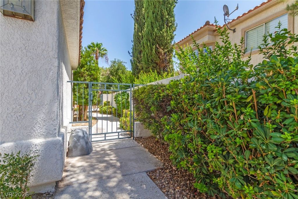 9208 Pitching Wedge Drive, Las Vegas, NV 89134 — photo 4