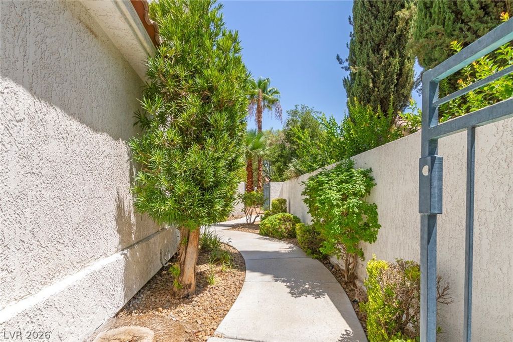9208 Pitching Wedge Drive, Las Vegas, NV 89134 — photo 5