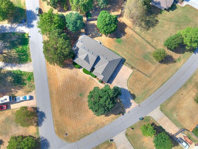 7001 Mid Iron Lane, Edmond, OK 73025