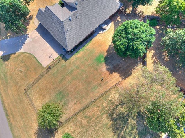 7001 Mid Iron Lane, Edmond, OK 73025