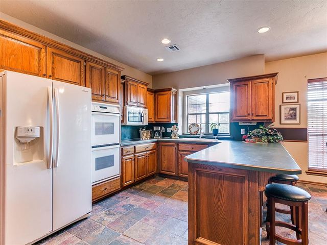 7001 Mid Iron Lane, Edmond, OK 73025