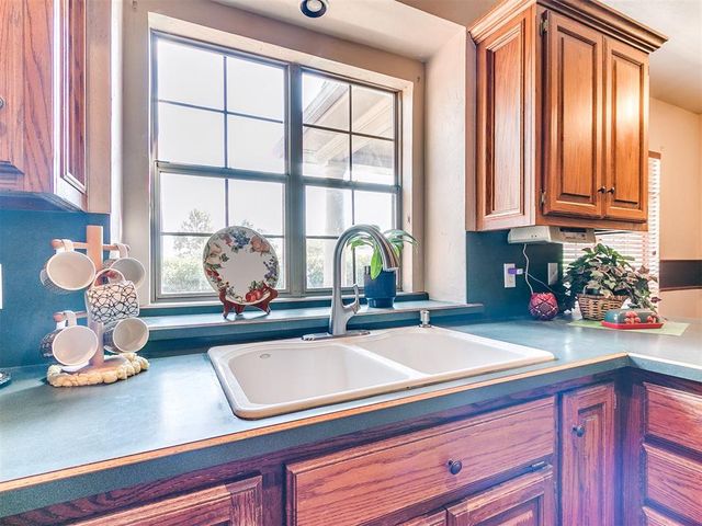 7001 Mid Iron Lane, Edmond, OK 73025