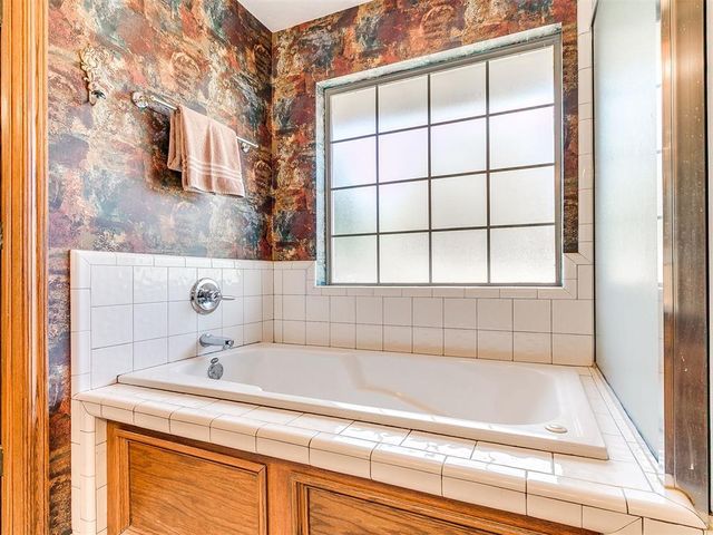 7001 Mid Iron Lane, Edmond, OK 73025