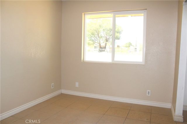 13933 Quinnault Road, Apple Valley, CA 92307