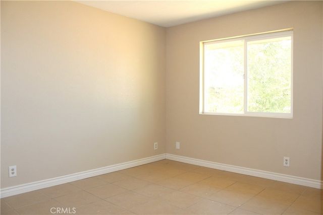 13933 Quinnault Road, Apple Valley, CA 92307