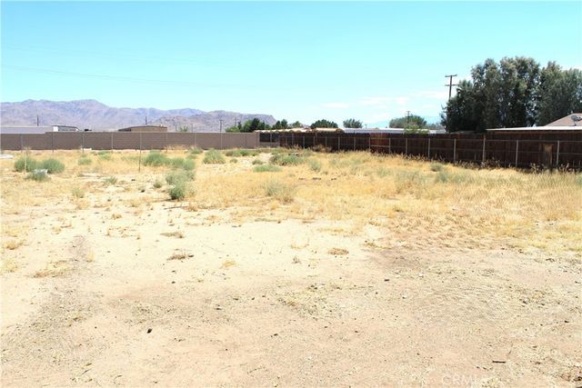 13933 Quinnault Road, Apple Valley, CA 92307