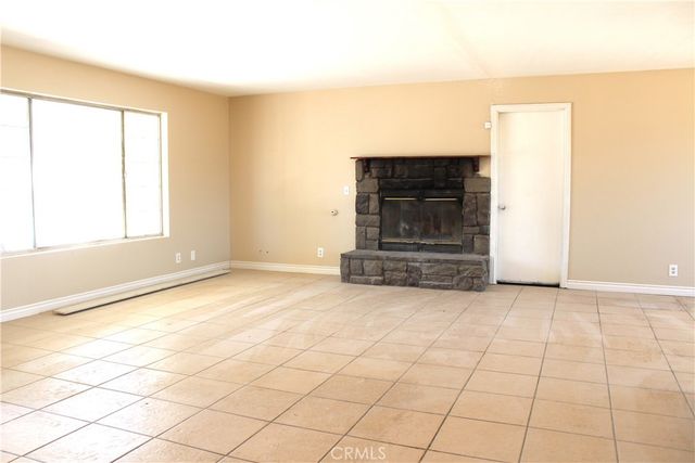 13933 Quinnault Road, Apple Valley, CA 92307
