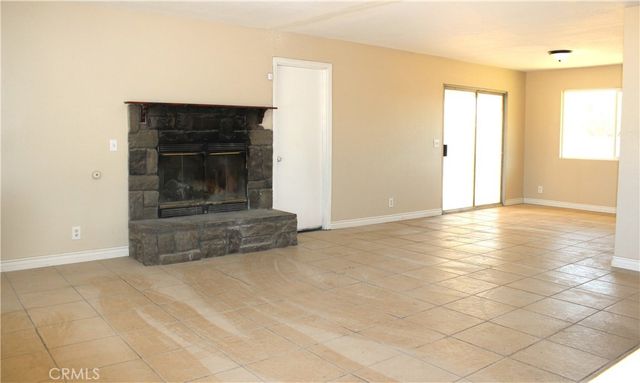 13933 Quinnault Road, Apple Valley, CA 92307