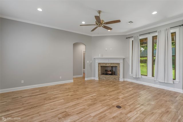 352 Wood Springs, Haughton, LA 71037