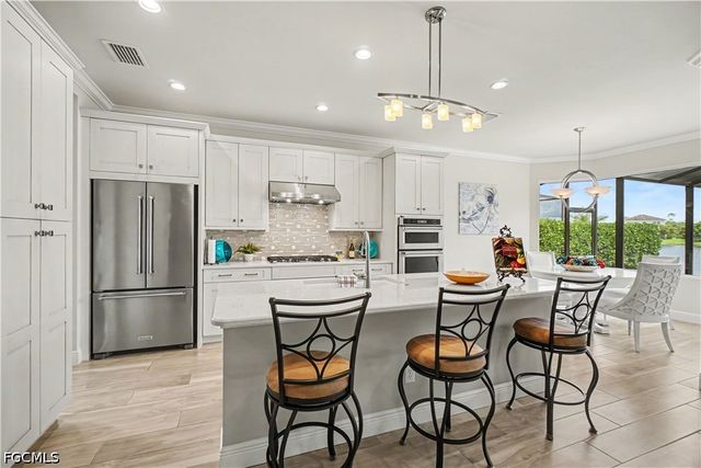 9062 Montserrat DR, Naples, FL 34114