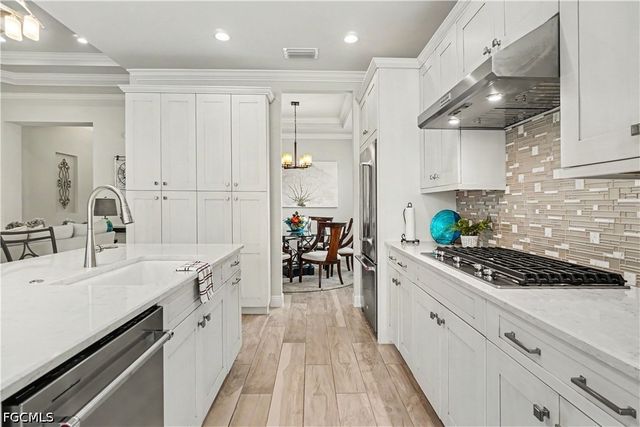 9062 Montserrat DR, Naples, FL 34114