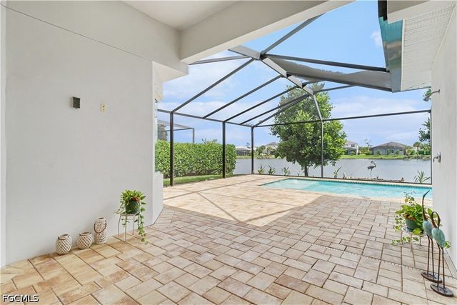 9062 Montserrat DR, Naples, FL 34114