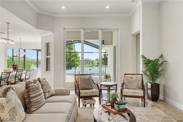 9062 Montserrat DR, Naples, FL 34114