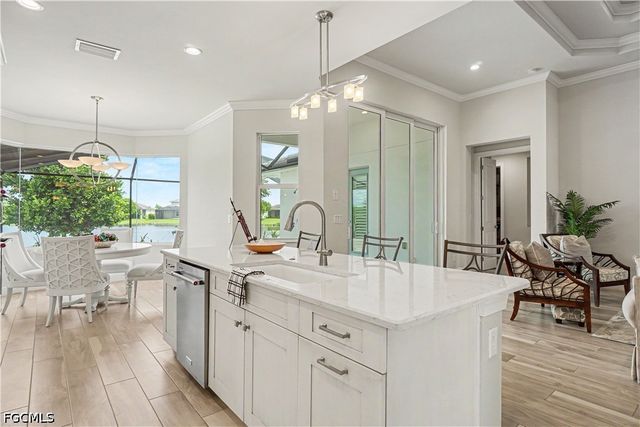 9062 Montserrat DR, Naples, FL 34114