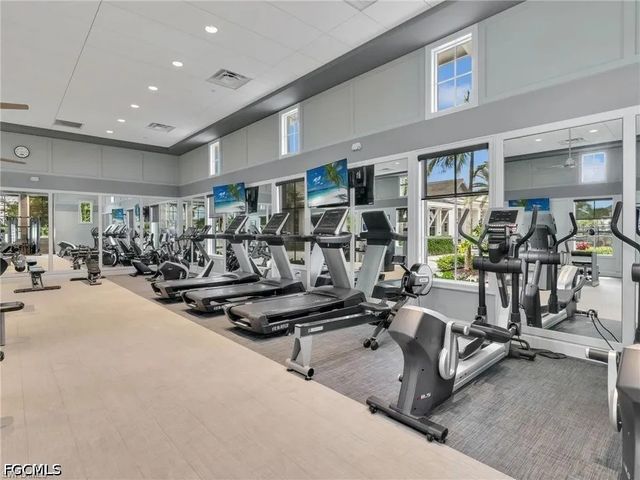 9062 Montserrat DR, Naples, FL 34114