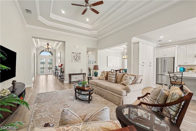 9062 Montserrat DR, Naples, FL 34114