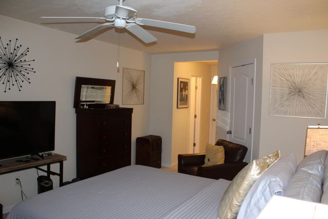 8090 Over Par Court, Burlington, KY 41005