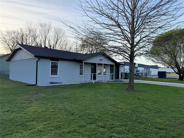 2511 4th Street, Rogers, AR 72756