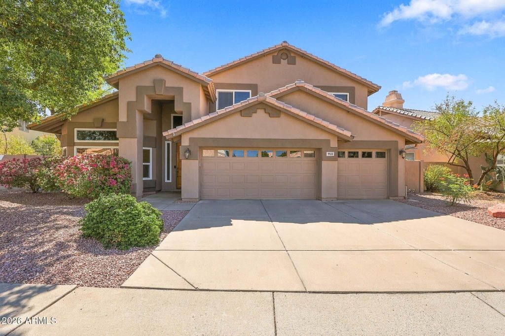 5921 W LOUISE Drive, Glendale, AZ 85310 — photo 2